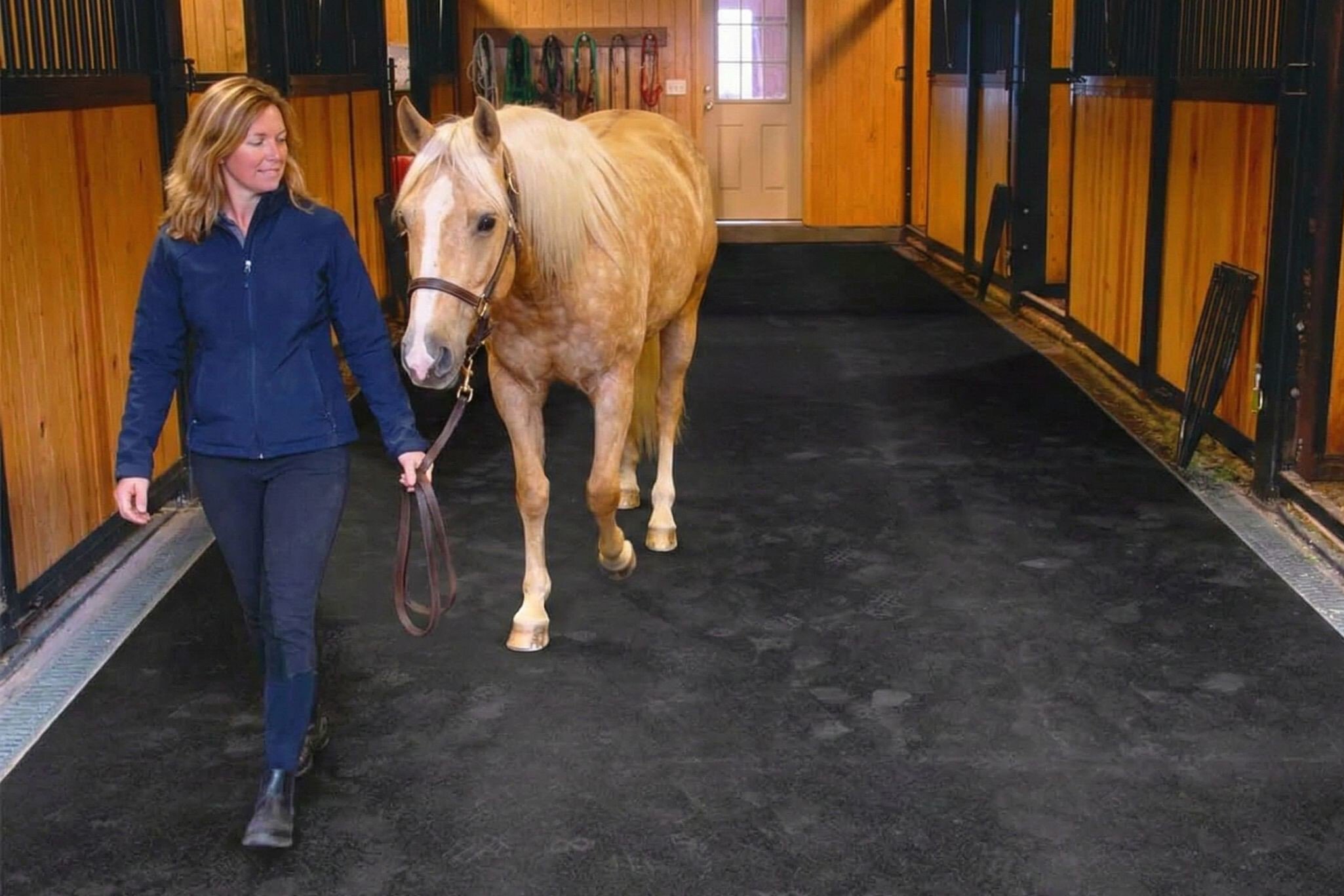 Diamond Top Horse Stall Mats Kit - 3/4" Thick  (10x10, 10x12, 12x12) Vulcanized Rubber Mats